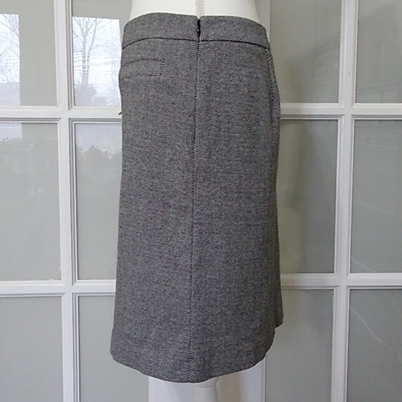 Talbots Petites Black and White Herringbone Stretch Skirt - 6P - Picture 4 of 13